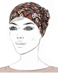 Turban avec motifs noirs, marrons et gris.